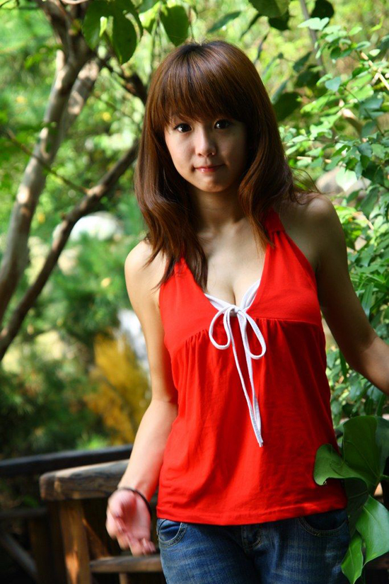 巨乳郭书瑶<em>honey</em> 胸大<em>女生</em>今夏的穿衣范本-风