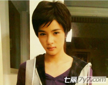 泰剧《爱在旅途》女主角明星Vill 长发短发秀出