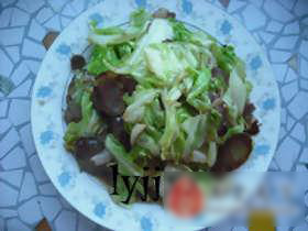 腊肠炒圆白菜