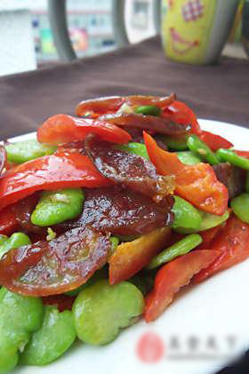 蚕豆红椒炒腊肠