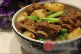 土豆烧排骨