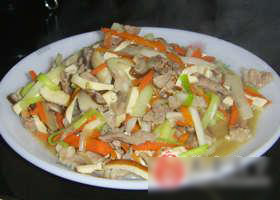 香菇韭芽炒肉丝