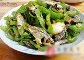 辣椒圈炒火焙鱼