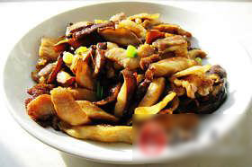 五花肉炒香菇