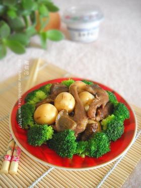 鹌鹑蛋烧乳鸽