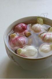怎样腌制糖蒜最好吃视频 5128ddd69ecb11e38844b8ca3aeed2d7.jpg